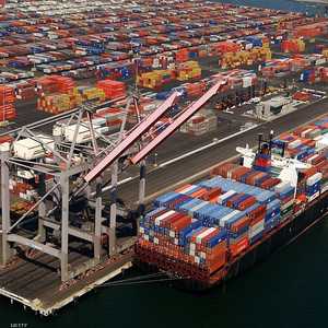 فرض الرسوم يرمز إلى تكثيف الحرب التجارية بين البلدين