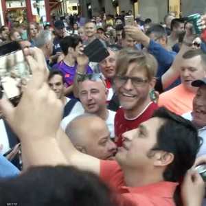 شبيه يورغن كلوب يظهر في شوارع إسبانيا