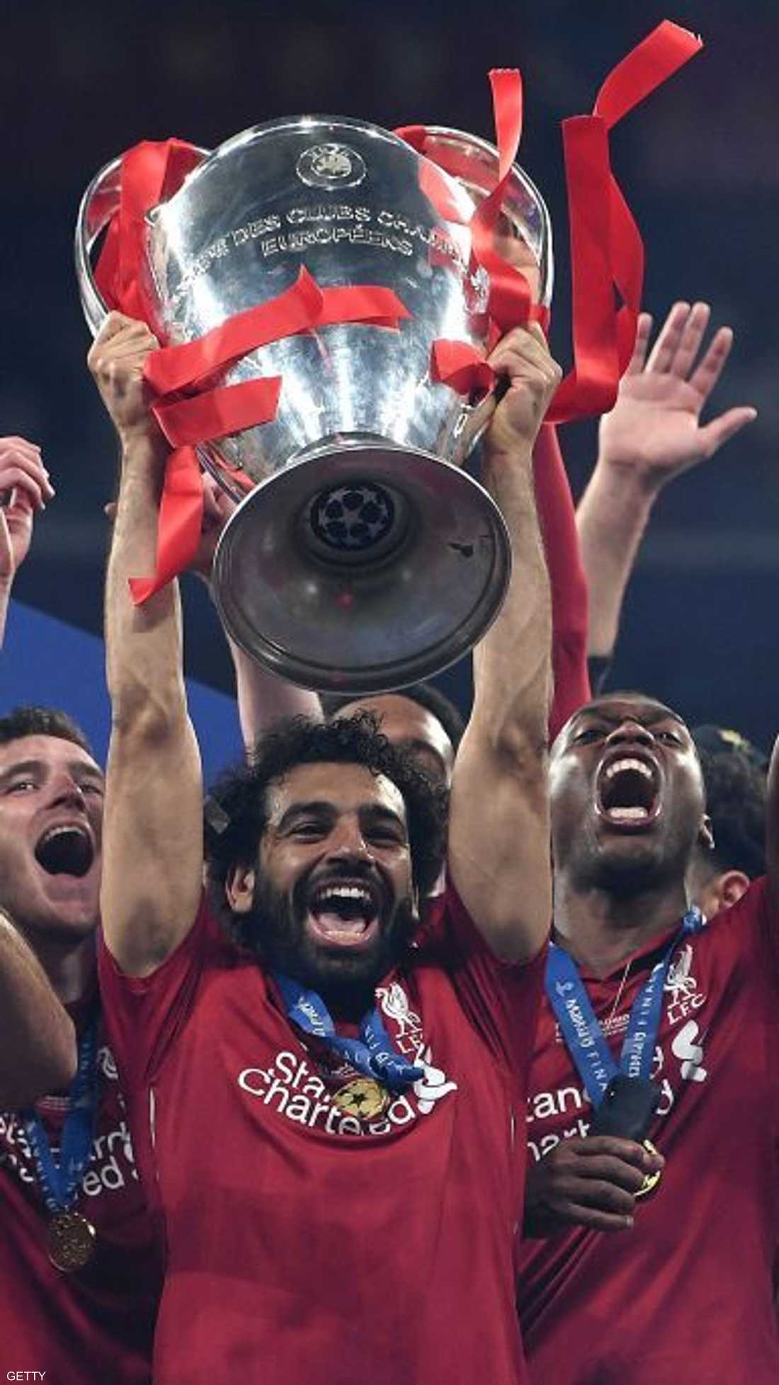 مباشرة بعد إعلان صافرة النهاية، انطلقت احتفالات لاعبي وأنصار ليفربول بلقب دوري أبطال أوروبا، الذي غاب عن خزينة النادي منذ عام 2005.