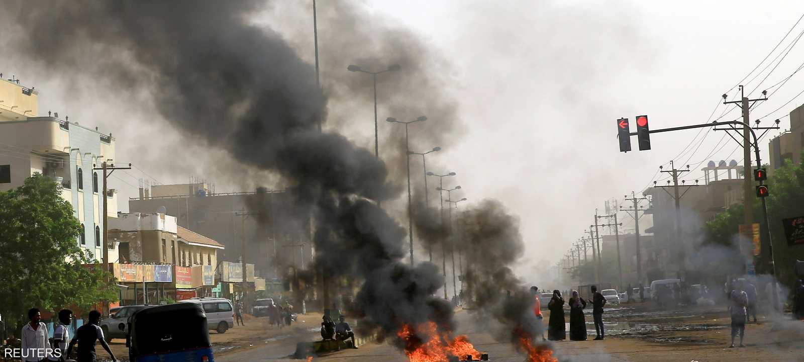 القوات الأمنية تفض اعتصام القيادة