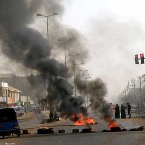 القوات الأمنية تفض اعتصام القيادة