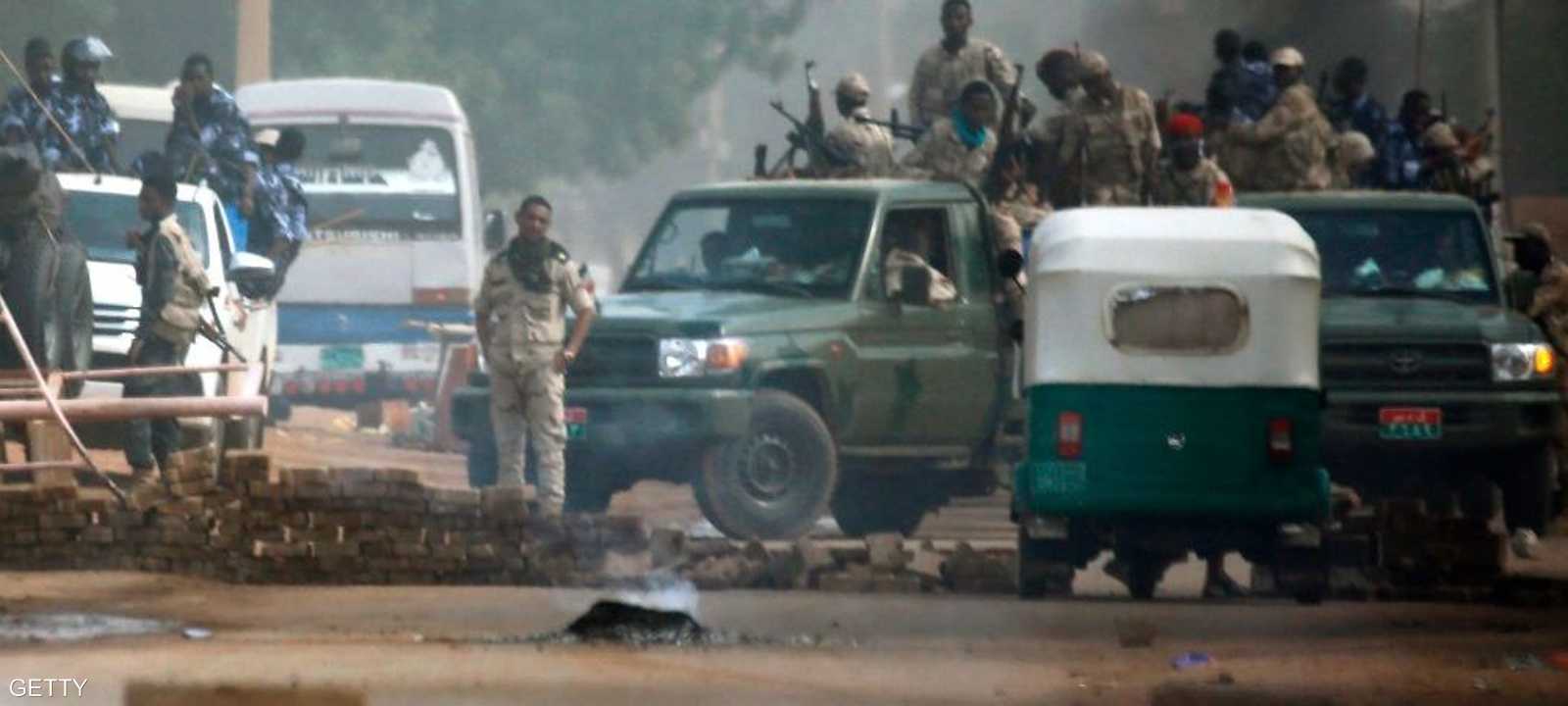 قوات الأمن تعمل على إخلاء "كولومبيا"