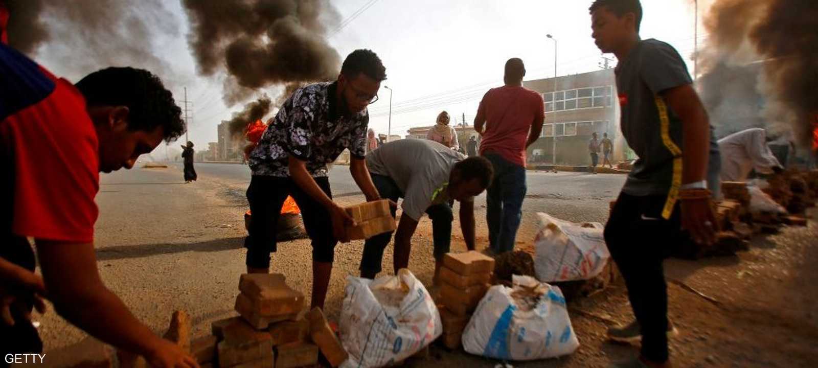 معارضون سودانيون تحدثوا عن سقوط عشرات القتلى