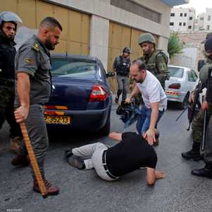 أظهرت لقطات فيديو ضرب رجال الأمن أعضاء من الحزب.