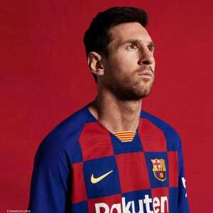 ميسي بقميص برشلونة الجديد