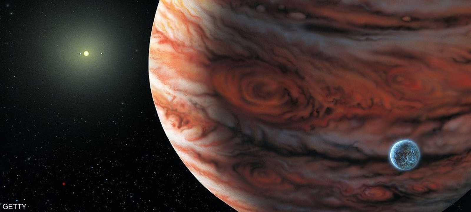 كوكب المشتري الأضخم في المجموعة الشمسية.