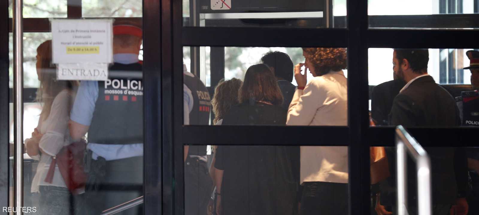 شاكيرا دخلت المحكمة عبر مرآب السيارات