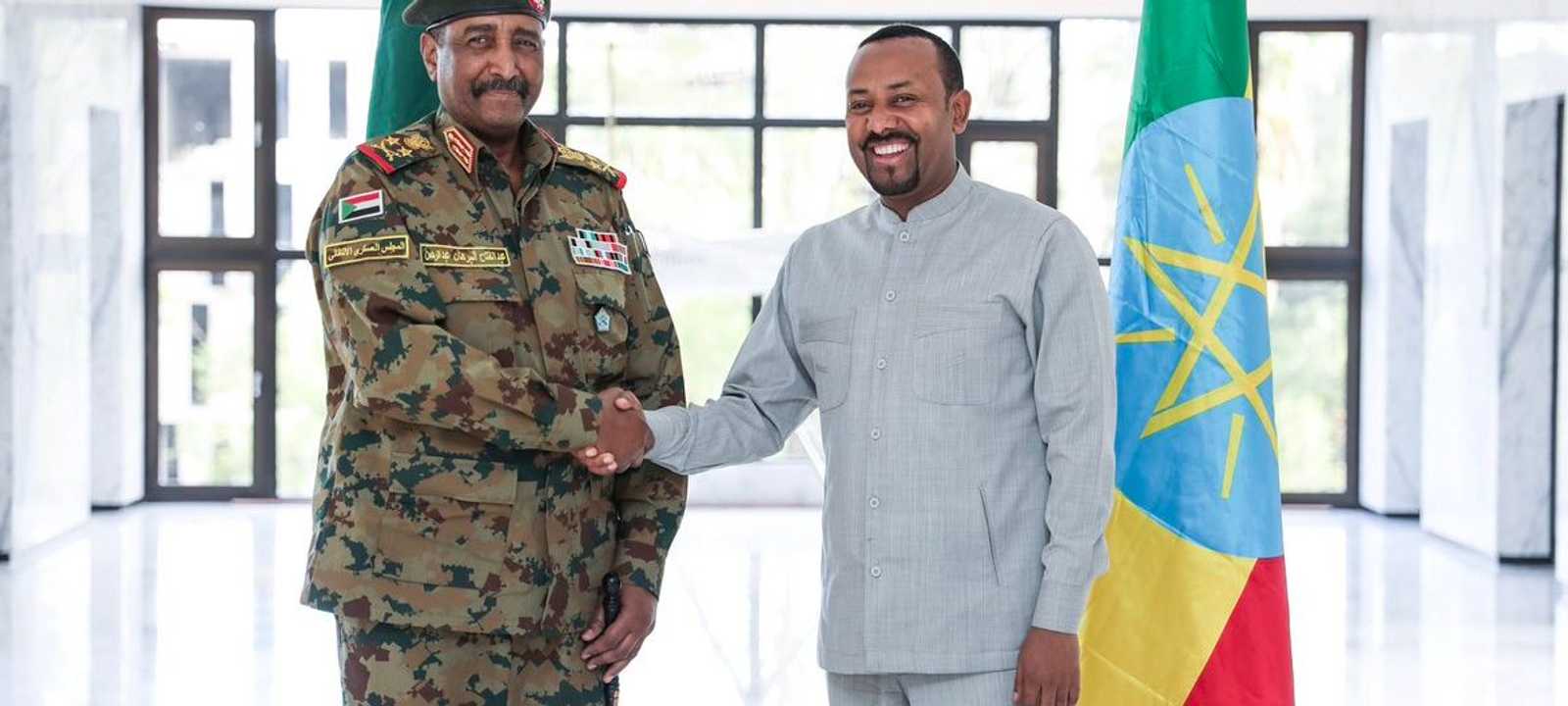 البرهان التقى آبي في أديس أبابا في مايو الماضي.