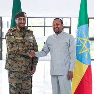 البرهان التقى آبي في أديس أبابا في مايو الماضي.