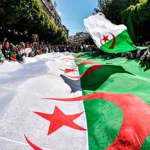 مطالبات برحيل الرئيس المؤقت عبد القادر بن صالح