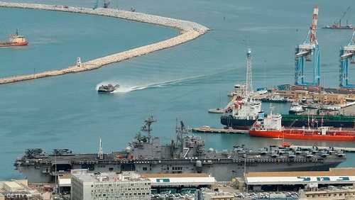 جانب من ميناء حيفا شمالي إسرائيل.