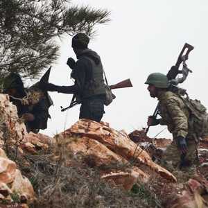 مقاتلون سوريون وجنود أتراك جنبا إلى جنب في شمال سوريا