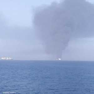 السفينة فرونت ألتير يندفع منها عمود من الدخان
