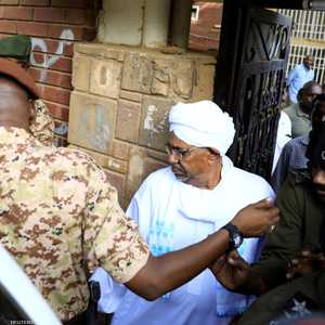 البشير سيمثل أمام المحكمة بتهم تتعلق بالفساد