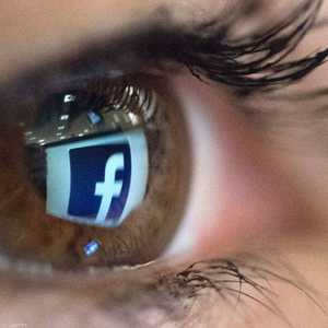 نظر الباحثون في تحديثات 949،530 حالة فيسبوك.