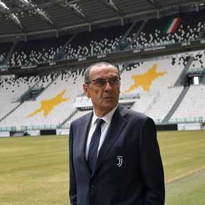 ساري طعن هازارد خلال المؤتمر الصحفي مع يوفنتوس