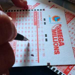 فاز الرجل باليانصيب بعد عامين على انفصاله عن زوجته