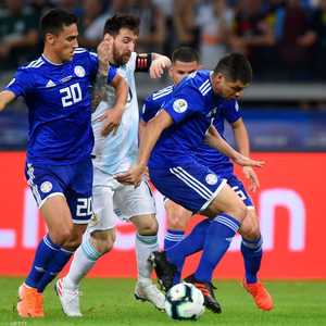 ميسي عانى كثيرا أمام بارغواي