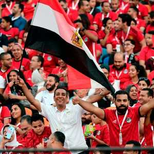 آلاف المصريين يتقاطرون صوب ستاد القاهرة