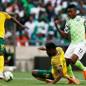 صامويل كالو لاعب منتخب نيجيريا بالقميص رقم 17