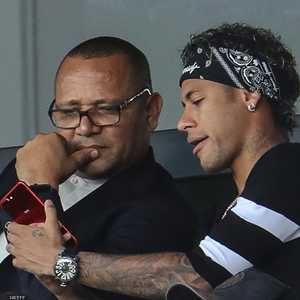 نيمار أبلغ زملاء له برغبته في العودة إلى برشلونة