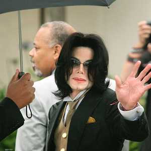 نجم البوب الراحل يواجه اتهامات بشأن اعتداءات جنسية على أطفال