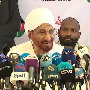 الصادق المهدي: يجب تجنب التصعيد الآن