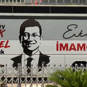 سحب بعض صلاحيات رئيس بلدية إسطنبول