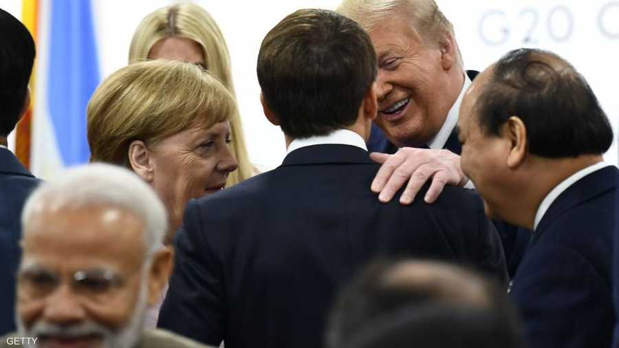 ترامب في حديث عفوي مع الرئيس الفرنسي