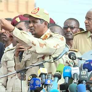 دقلو متحدثا في كلمة بالعاصمة السودانية الخرطوم