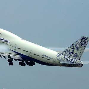 تم العثور على حقيبة وبعض المواد الغذائية في صندوق العجلات.