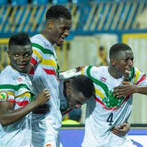 فرحة لاعبي السنغال بعد تسجيل هدف الفوز