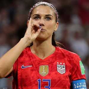 تعرضت مورغان للانتقاد بسبب رشقة الشاي في الملعب