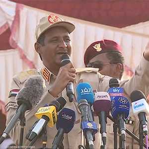 حميدتي يخطب في الجماهير شرقي الخرطوم