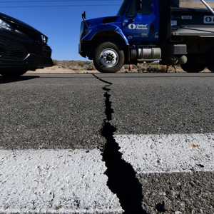 سكان جنوب كاليفورنيا يتأهبون لتوابع خطيرة بعد الزلزال