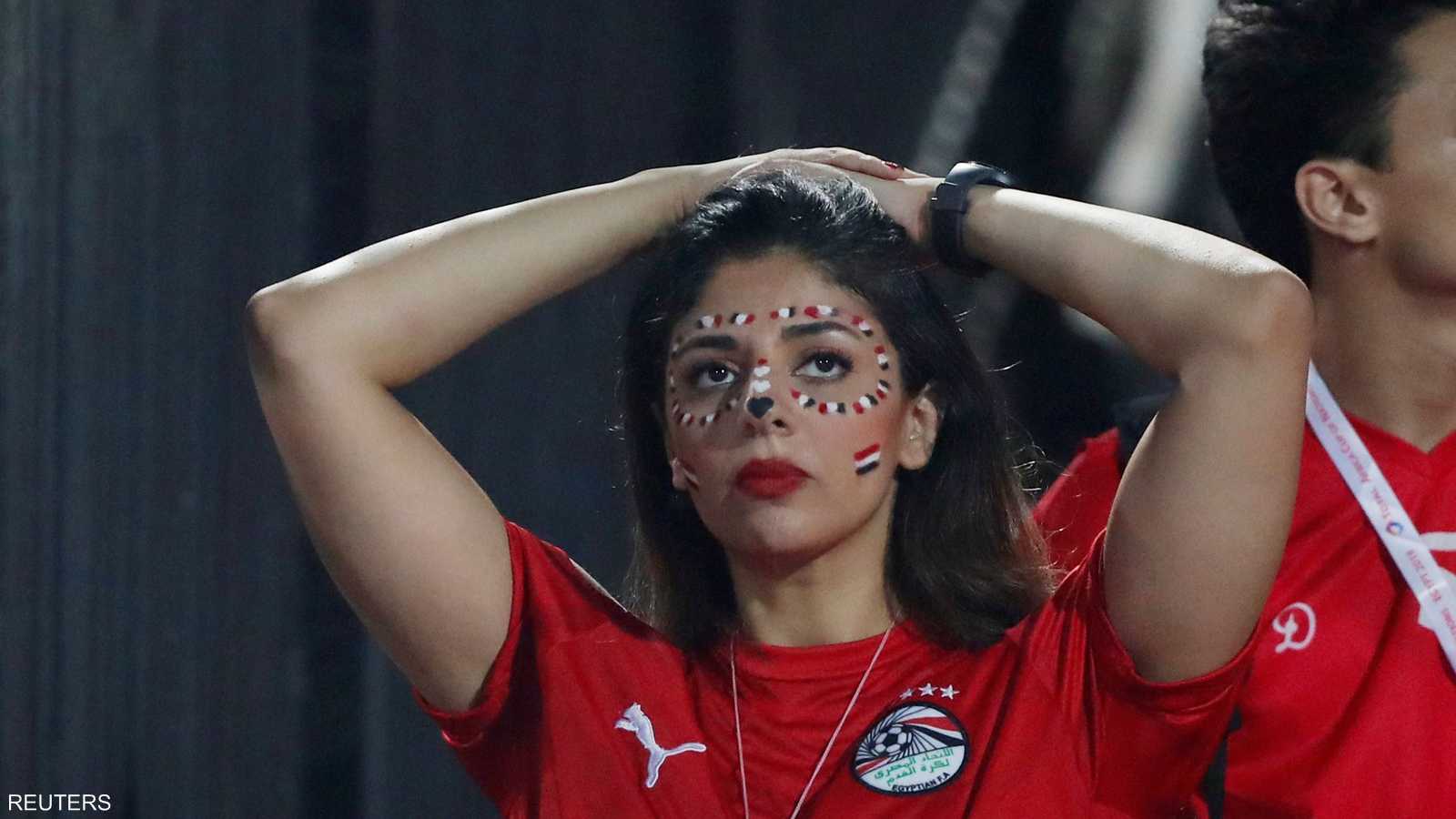 الجمهور لا يصدق خروج الفراعنة من البطولة