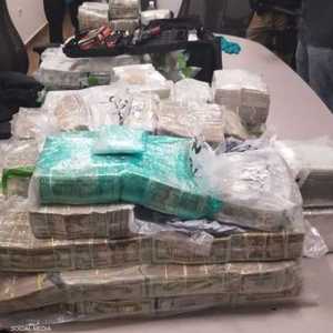 الدولارات التي عثر عليها في القارب المهجور