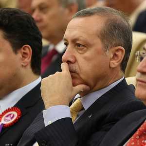 باباجان الجالس بجانب أردوغان جهة اليسار