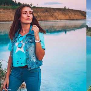 صور السياح قرب البحيرة "المسمومة"