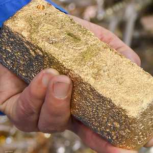 أسعار الذهب تهبط لكن تتماسك فوق 1400 دولارا للأوقية