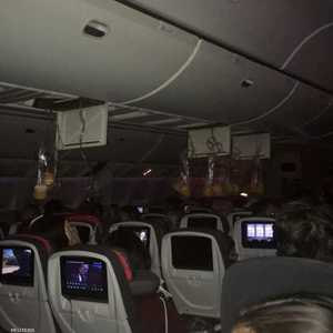 كانت الطائرة تقل 269 راكبا، وطاقما مؤلفا من 15 شخصا.