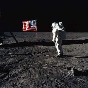 "أبولو 11" أول مهمة فضاء تصل بالإنسان لسطح القمر