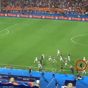 مساعد منتخب الجزائر منع احتمالية هدف نيجيري