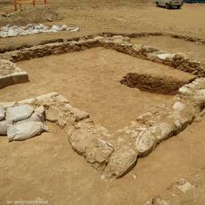 بقايا المسجد الذي تم اكتشافه مؤخرا