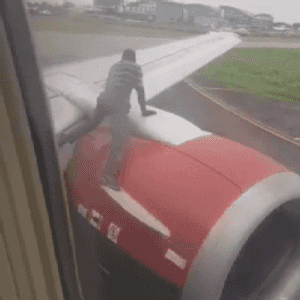 تسلق طائرة أثناء إقلاعها