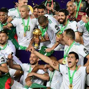 الأبطال في لقطات للتاريخ