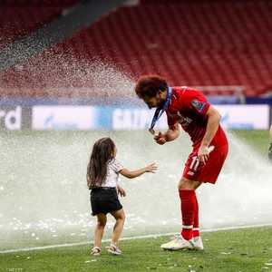 صلاح يحتفل مع ابنته بلقب دوري أبطال أوروبا