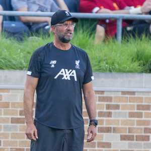 كلوب خلال المباراة التي شهدت أجواء حارة