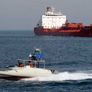 الحرس الثوري يواصل تحركات مهدد للملاحة في هرمز