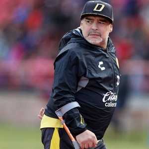 يعاني النجم الأرجنتيني من أزمات صحية متتالية